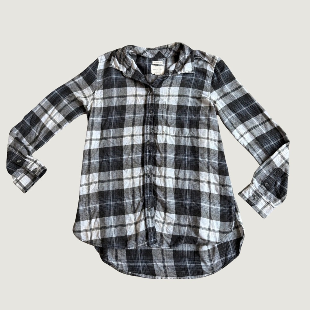 American Eagle Plaid Flannel Shirt Size M Boyfriend Fit Black White Soft Top